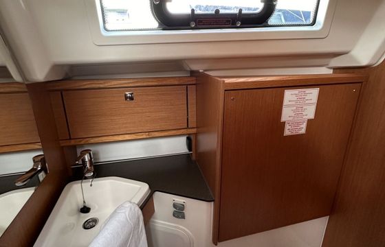 Sailboat Bavaria Cruiser 34 9m