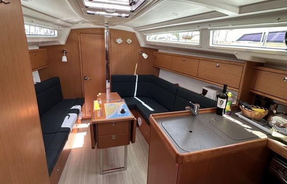 Sailboat Bavaria Cruiser 34 9m