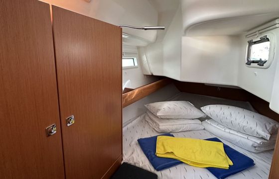 Sailboat Bavaria Cruiser 34 9m
