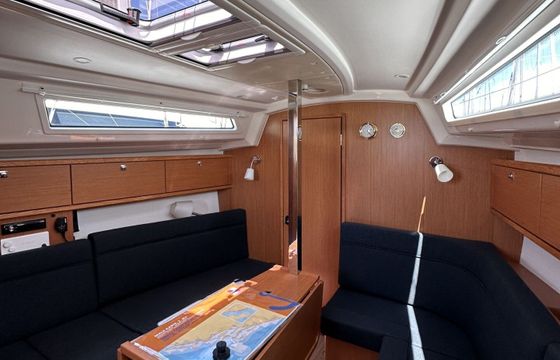 Sailboat Bavaria Cruiser 34 9m