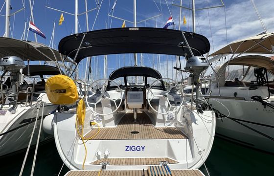 Sailboat Bavaria Cruiser 34 9m