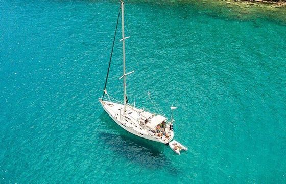 Sailboat Beneteau Oceanis 440 13.7m