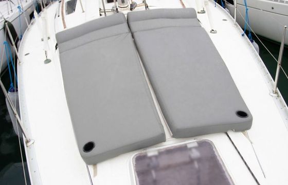 Sailboat Beneteau Oceanis 440 13.7m