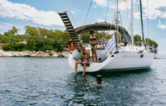 Sailboat Beneteau Oceanis 440 13.7m