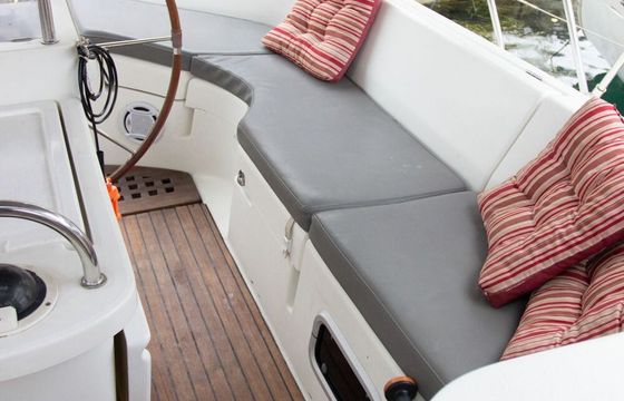 Sailboat Beneteau Oceanis 440 13.7m