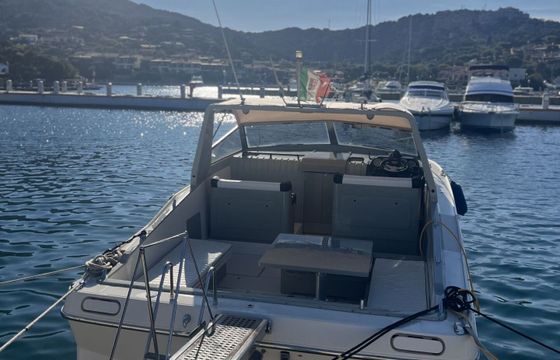 Motorboat Riva Bravo 38 650hp