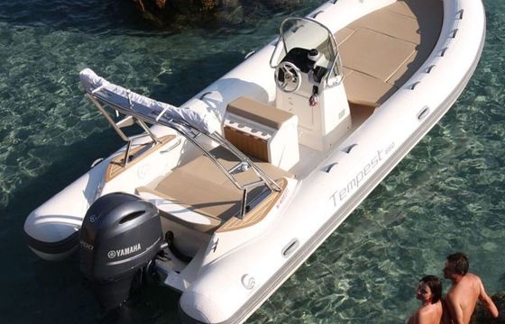 Motorboat Capelli 650 175hp