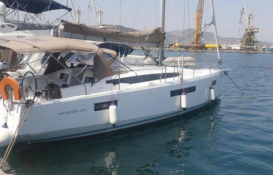 Sailboat Jeanneau Sun Odyssey 410 12.35m