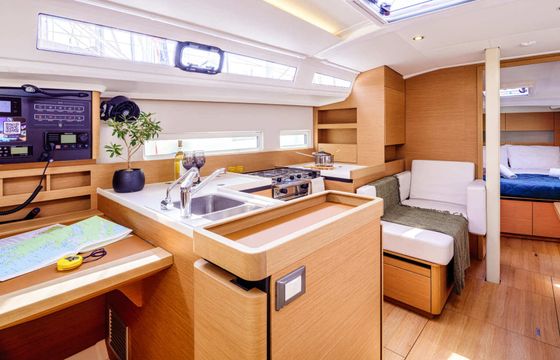 Sailboat Jeanneau Sun Odyssey 410 12.35m