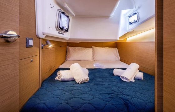 Sailboat Jeanneau Sun Odyssey 410 12.35m