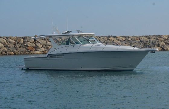 Motorboat Tiara 44