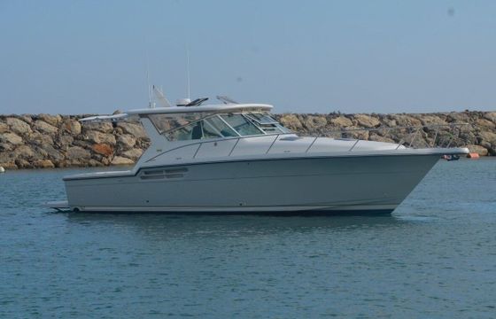 Motorboat Tiara 44