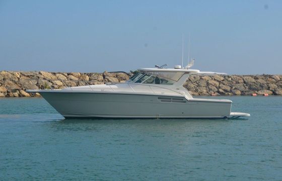 Motorboat Tiara 44