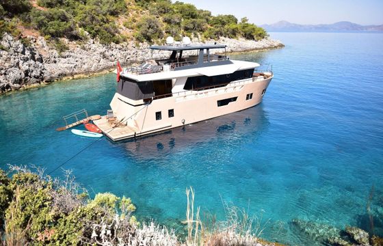 Motor yacht Custom built trawler with capacity of 8 people 2024