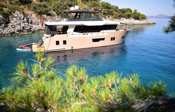 Motor yacht Custom built trawler with capacity of 8 people 2024
