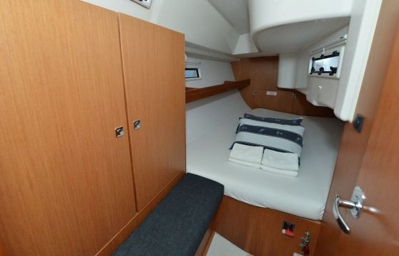 Sailboat BAVARIA 33 CRUISER 10m