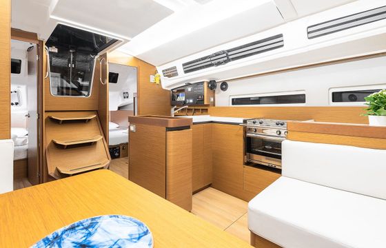 Sailboat Jeanneau Sun Odyssey 410 12m
