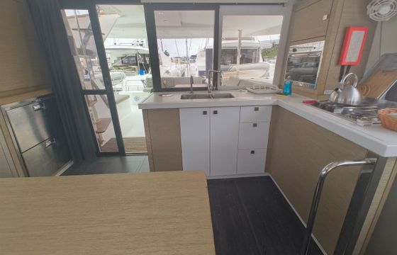Catamaran Fountaine Pajot Lucia 40 11.73m