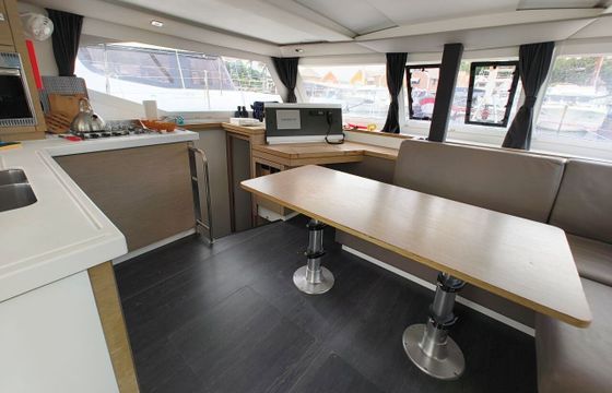 Catamaran Fountaine Pajot Lucia 40 11.73m