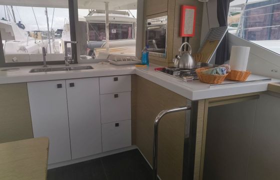 Catamaran Fountaine Pajot Lucia 40 11.73m