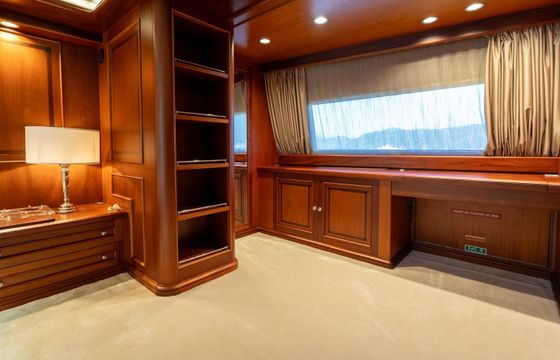 Motor yacht Sunseeker Custom 5624hp
