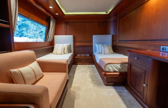 Motor yacht Sunseeker Custom 5624hp
