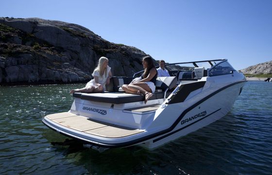 Motorboat Grandezza 25S 300hp