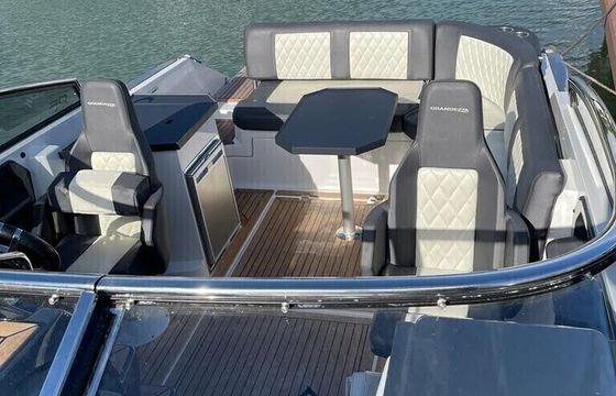 Motorboat Grandezza 25S 300hp