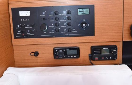 Sailboat JEANNEAU SUN ODYSSEY 419 12.76m