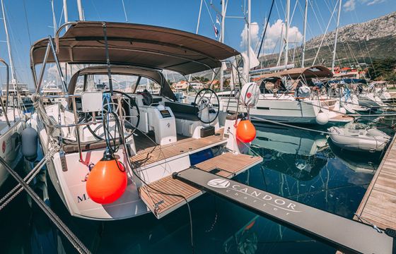Sailboat Jeanneau Sun Odyssey 410 12.5m