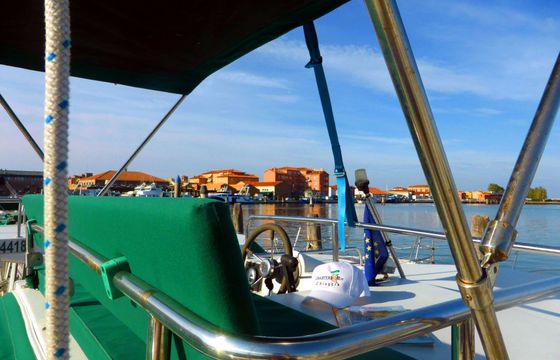 Houseboat New Con Fly Suite
