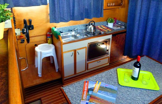 Houseboat New Con Fly Suite