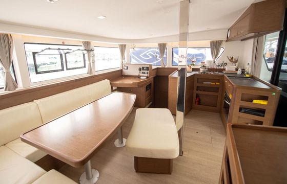 Catamaran Lagoon 42 12.8m