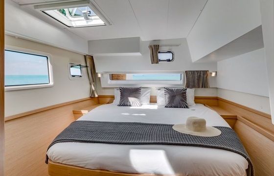 Catamaran Lagoon 42 12.8m