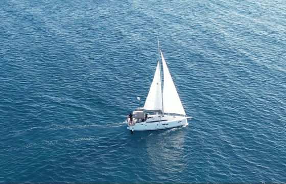 Sailboat Jeanneau Sun odyssey 380 11.57m
