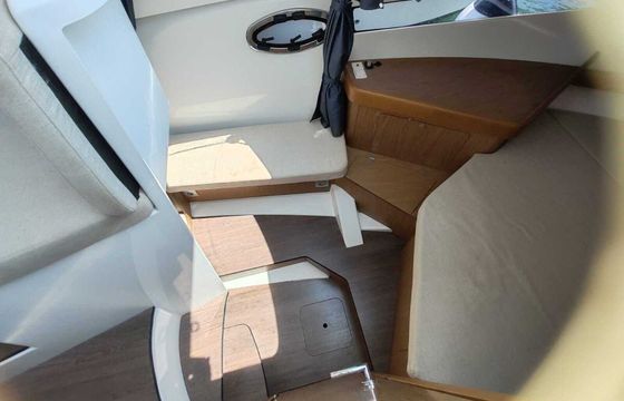 Motorboat Beneteau Antares 8.80 300hp