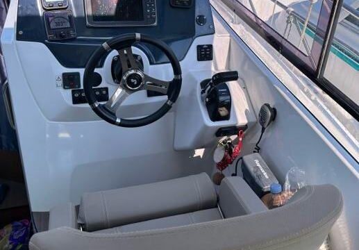 Motorboat Beneteau Antares 8.80 300hp