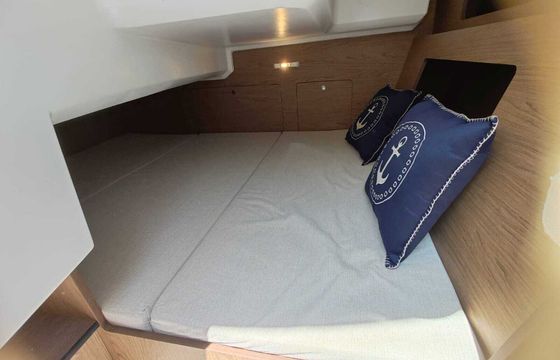 Motorboat Beneteau Antares 8.80 300hp