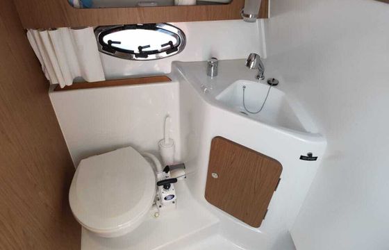 Motorboat Beneteau Antares 8.80 300hp