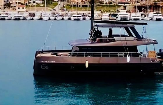 Catamaran Moon Yacht 65 20m
