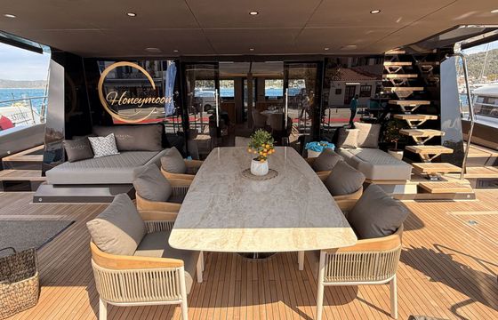 Catamaran Moon Yacht 65 20m
