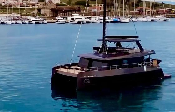 Catamaran Moon Yacht 65 20m