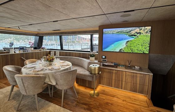 Catamaran Moon Yacht 65 20m