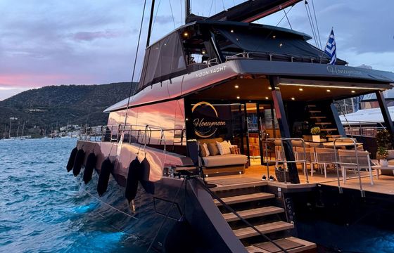 Catamaran Moon Yacht 65 20m
