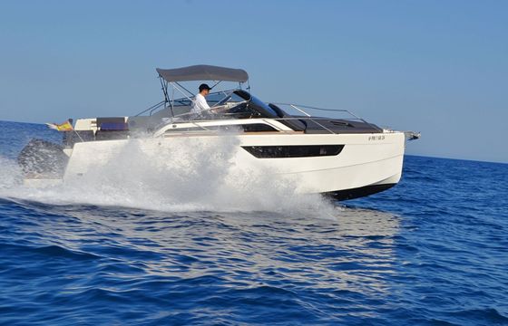 Motorboat NUVA YACHTS M9 CABIN 350hp