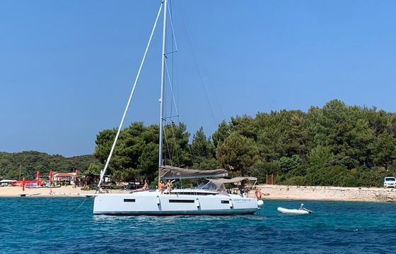 Sailboat Jeanneau Sun Odyssey 410 12m