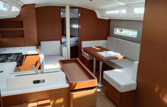 Sailboat Jeanneau Sun Odyssey 410 12m