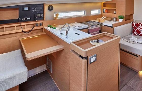 Sailboat Jeanneau Sun Odyssey 410 12m