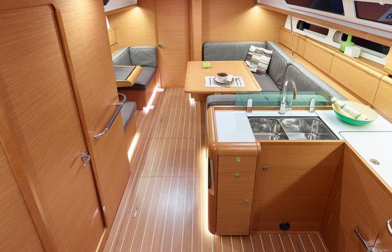 Sailboat Jeanneau Sun Odyssey 419 12.34m