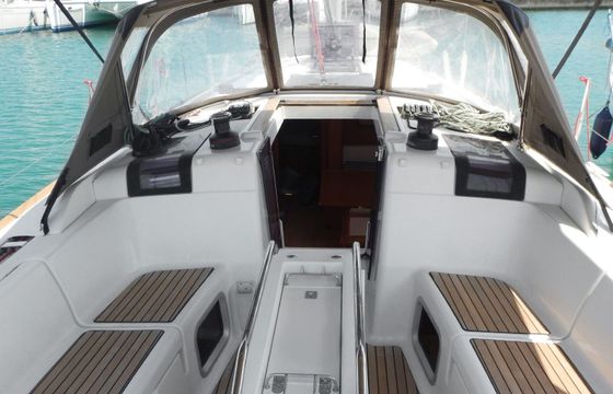 Sailboat Jeanneau Sun Odyssey 419 12.34m